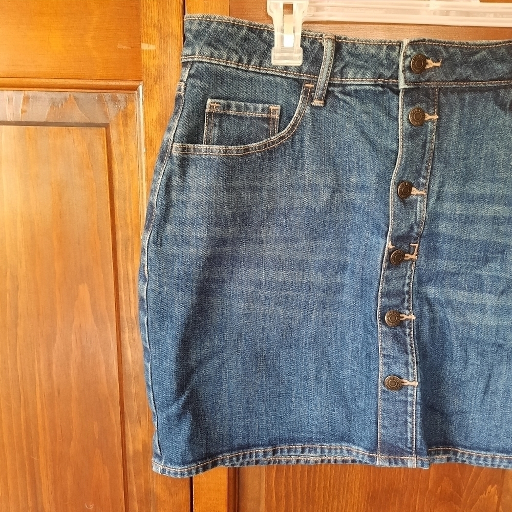 🛍 Old Navy High-rise Secret-slim Pockets Scottie medium wash denim mini skirt - Picture 2 of 7